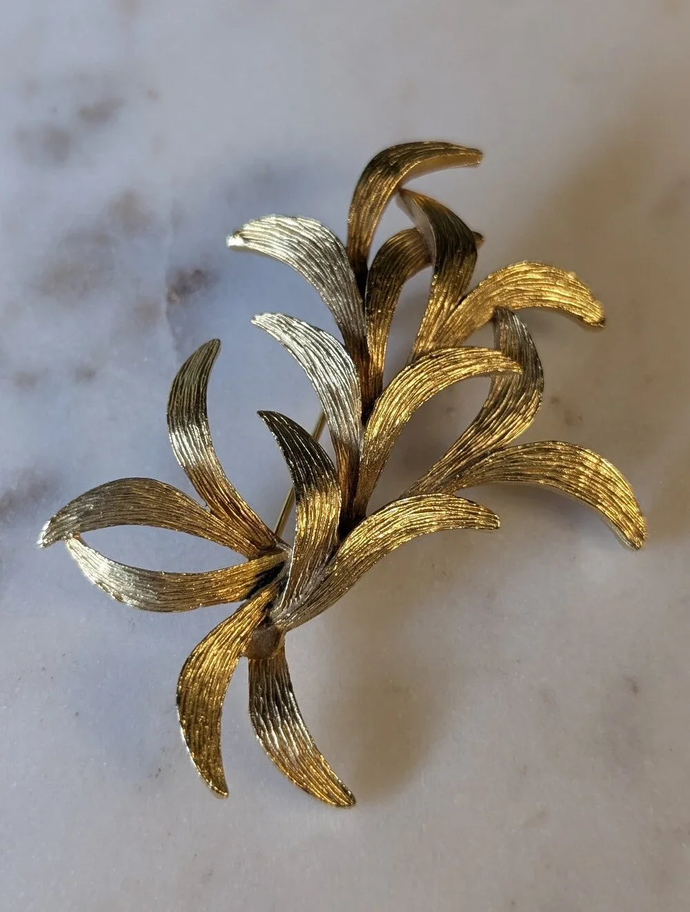 Vintage Gold Leaf Motif Brooch